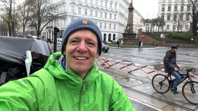 52EE7530-B316-4E56-A798-73180D63611F